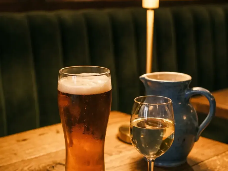 Bi&egrave;res pression et vins d&rsquo;Alsace servis au comptoir