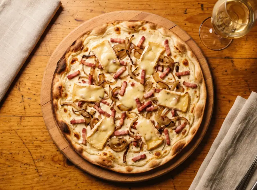 Tarte flamb&eacute;e alsacienne &agrave; la p&acirc;te fine