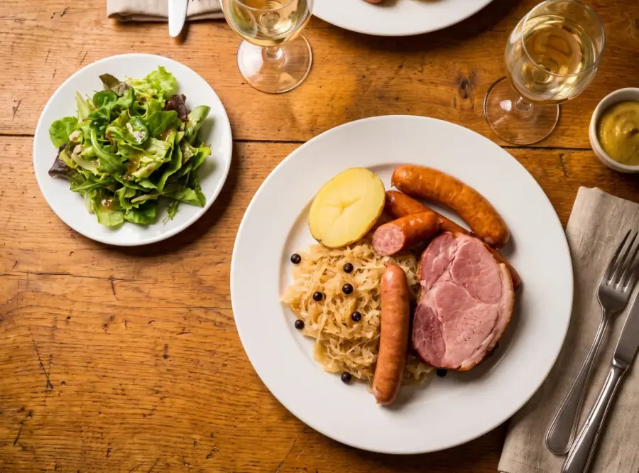 Assiette de choucroute garnie